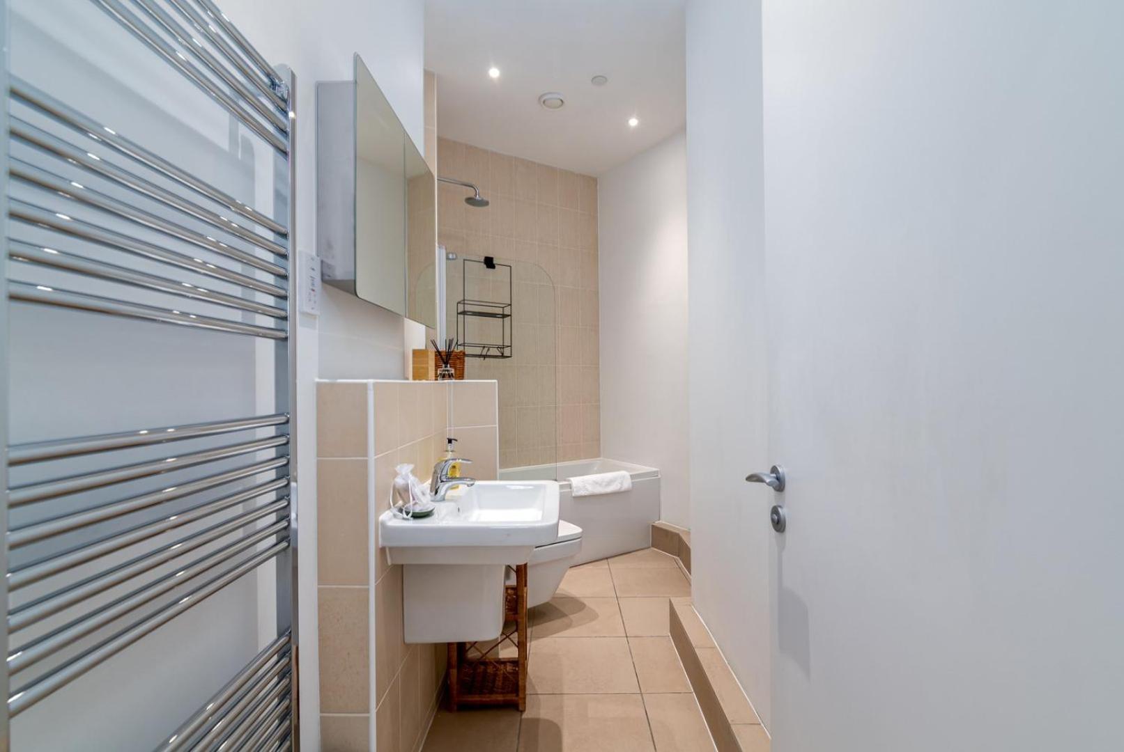 Апартаменты Guestready - Industrial Chic In Hackney Лондон Экстерьер фото